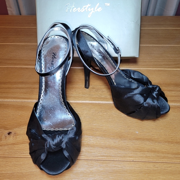 Herstyle Shoes - Herstyle 'Leticia' Heels - Size 6.5‎